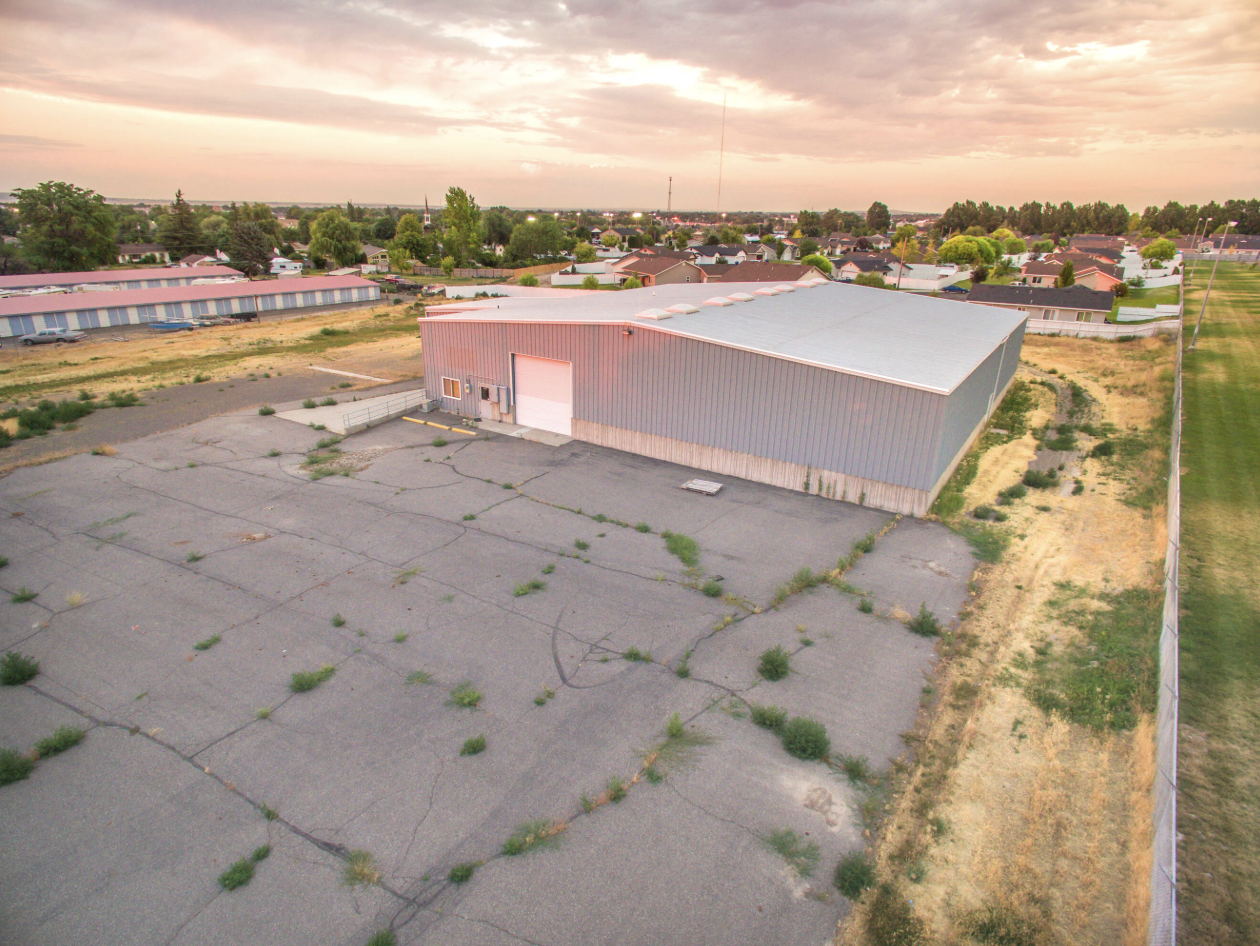 image of a school campus (for a edtech)