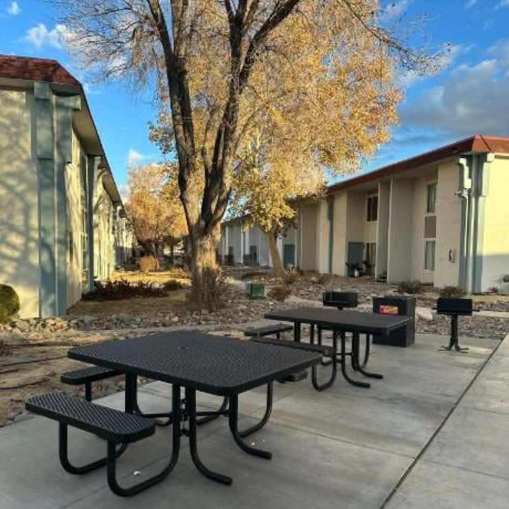Courtyard with picnic tables