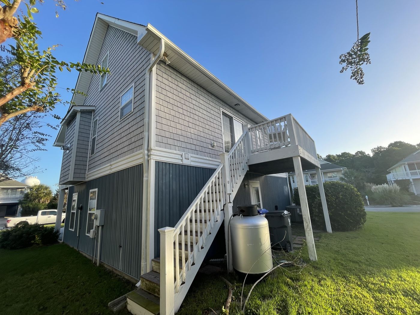 Shake and lap siding on a two-story coastal home — Daybreak Construction
