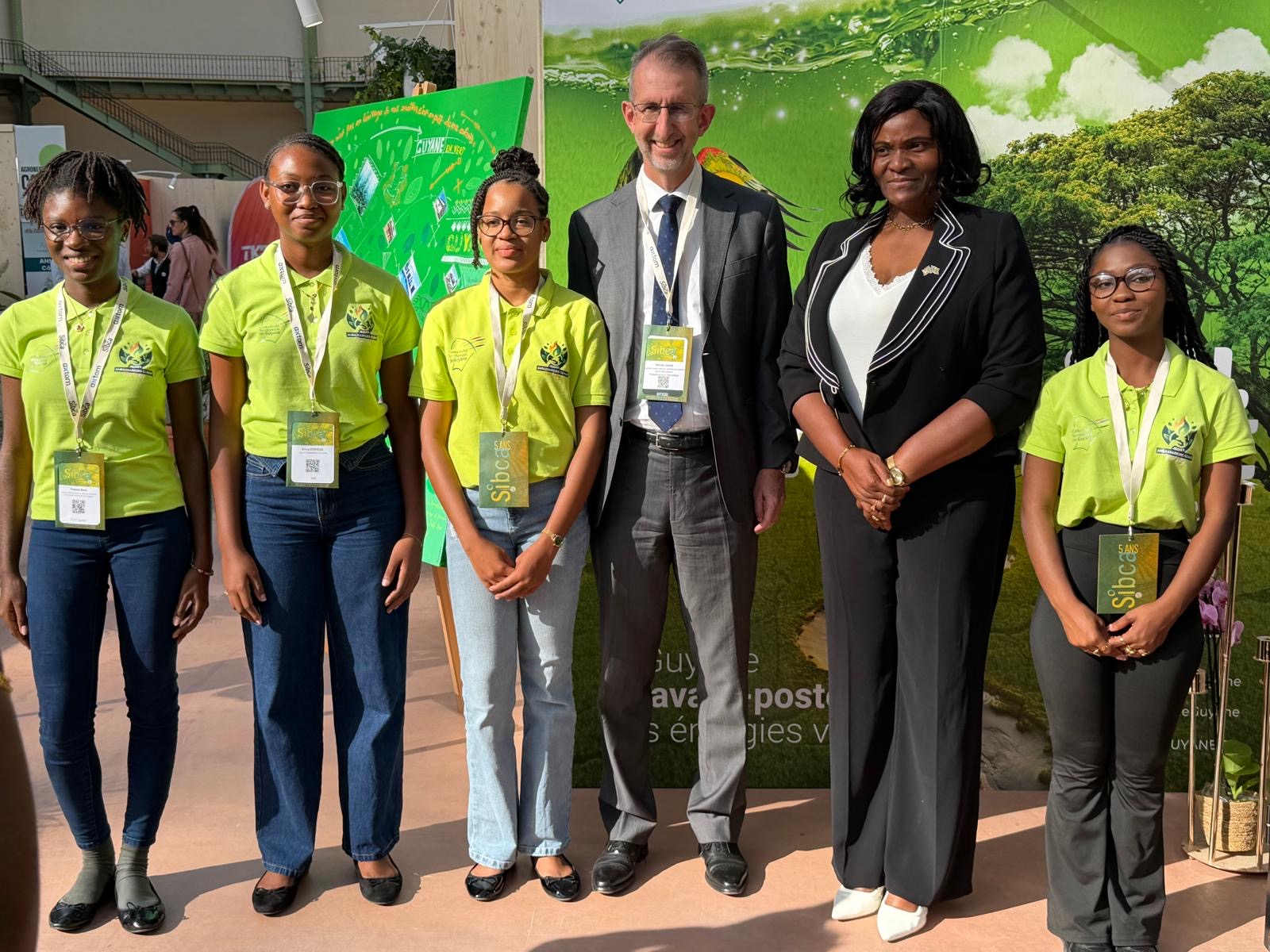 Les Jeunes Ambassadeurs du Climat de Guyane sur le stand du SIBCA 2026