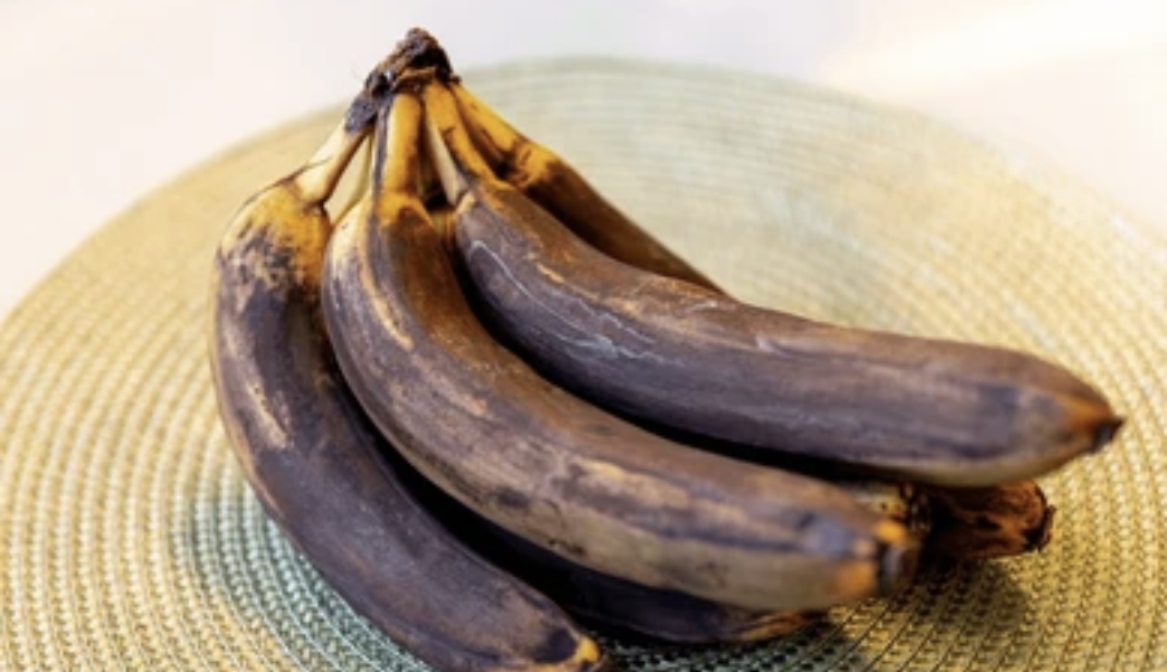 Bananes bien mûres, peau brunie