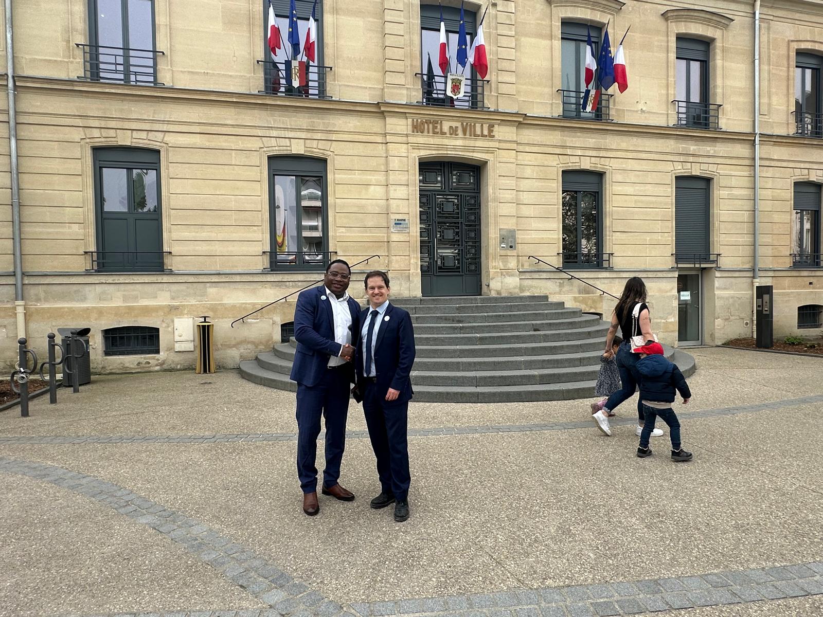 Houilles : la fermeture de la piscine à 18 h cet été contestée par l'opposition