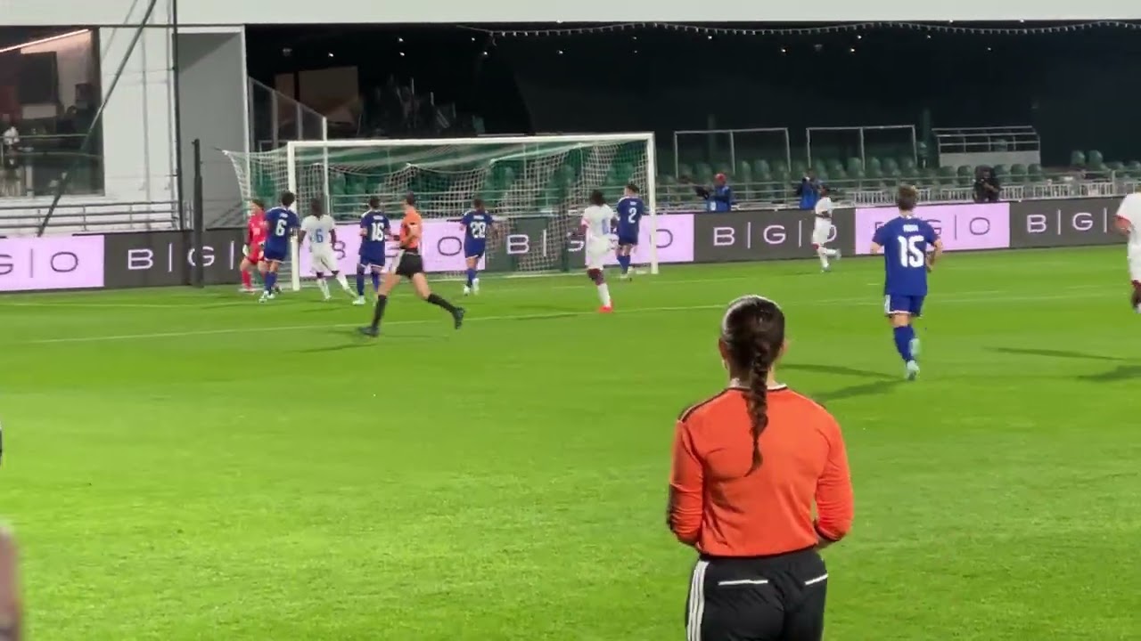 Japon 5-1 Haïti : les Grenadières corrigées à Saint-Ouen, la diaspora fidèle au poste