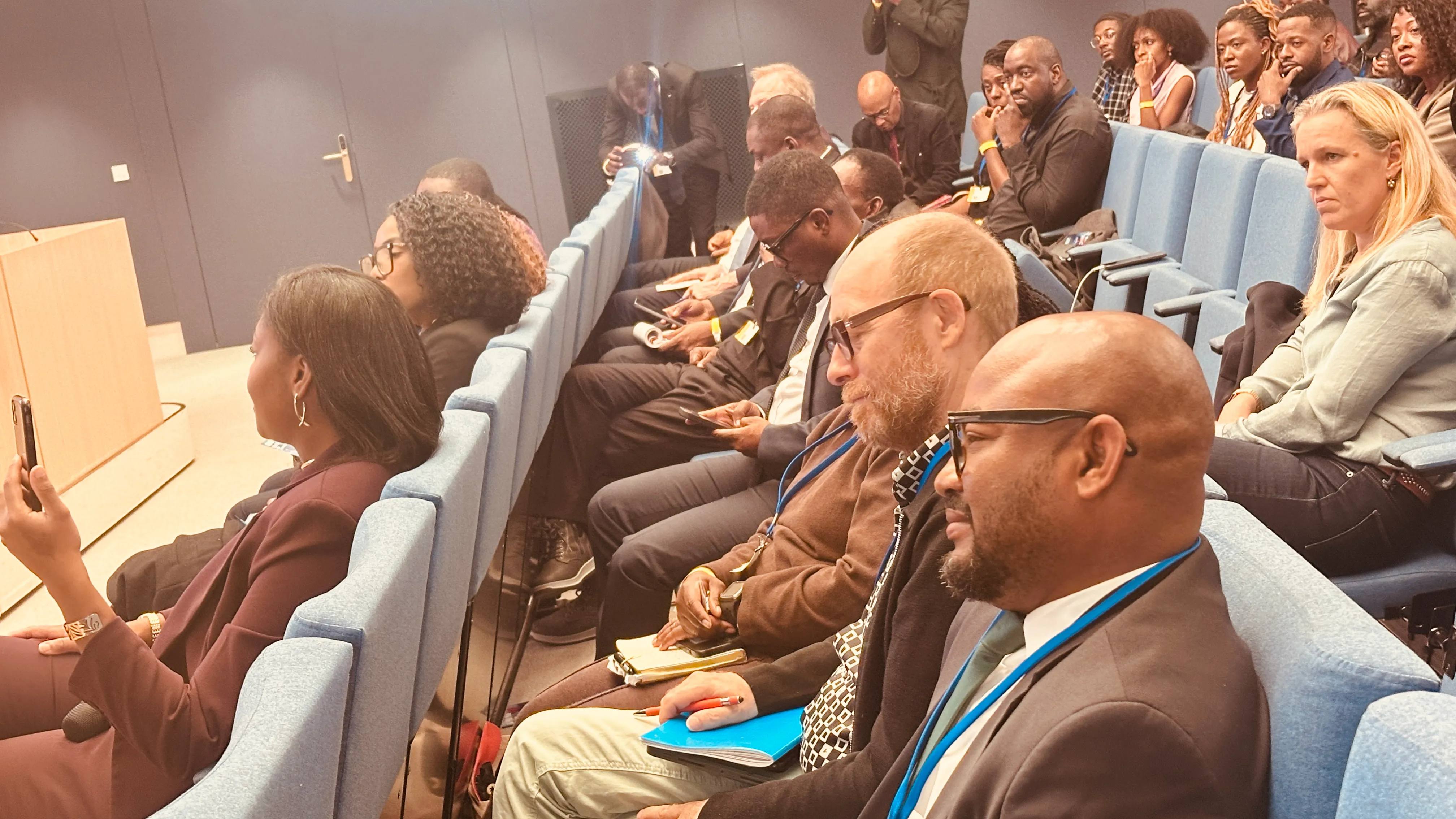 Le public de la Conférence de la Paix pour Haïti au Palais du Luxembourg