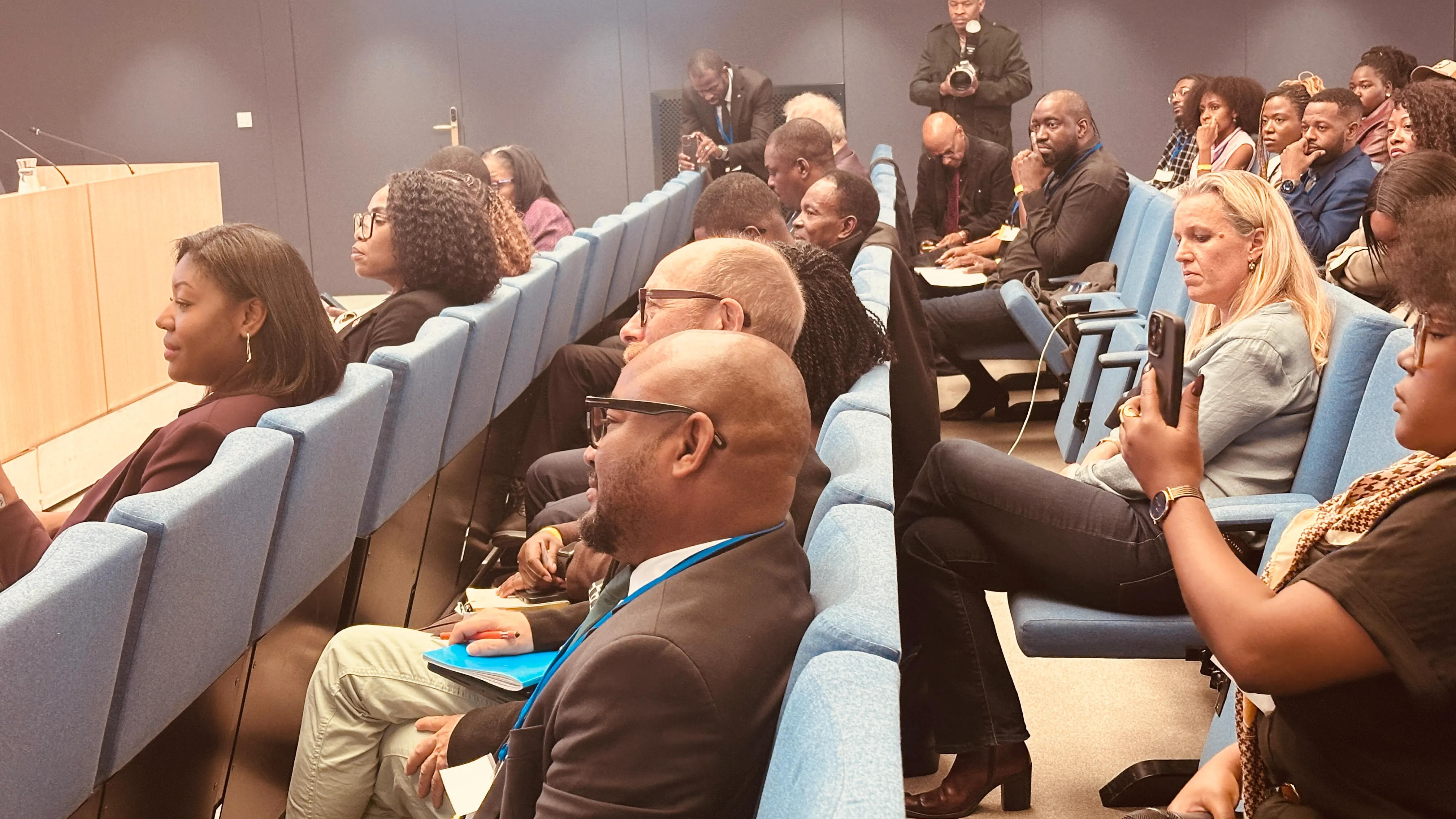 Le public de la Conférence de la Paix pour Haïti dans l'amphithéâtre du Sénat