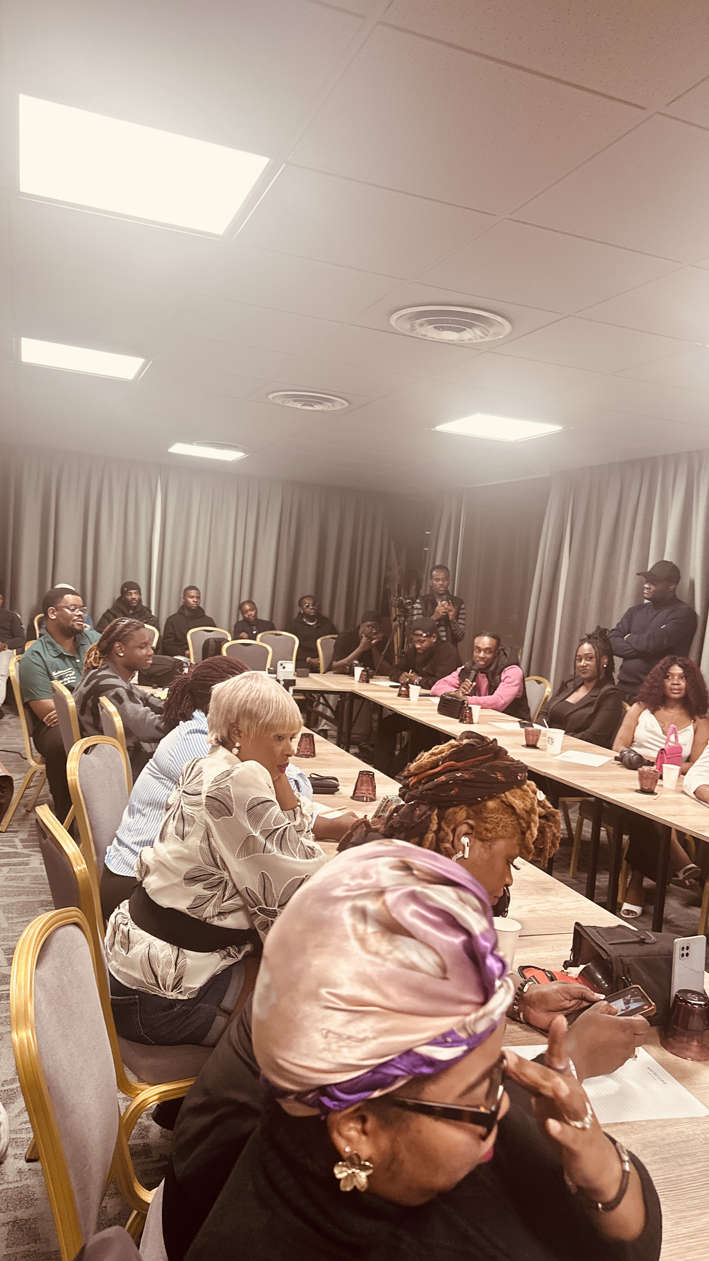 Anie Alerte face à la presse, conférence autour du concert ZILE, 15 octobre 2026