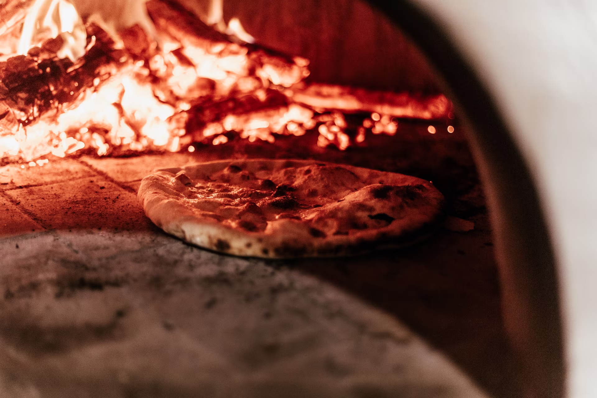 Mobiler Steinofen von MeiPizza bereit für dein Event