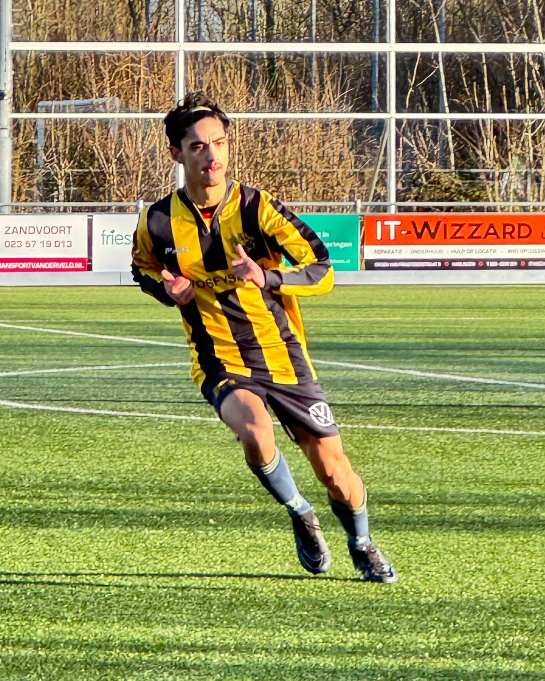 Abran Kooistra running into position during a soccer match