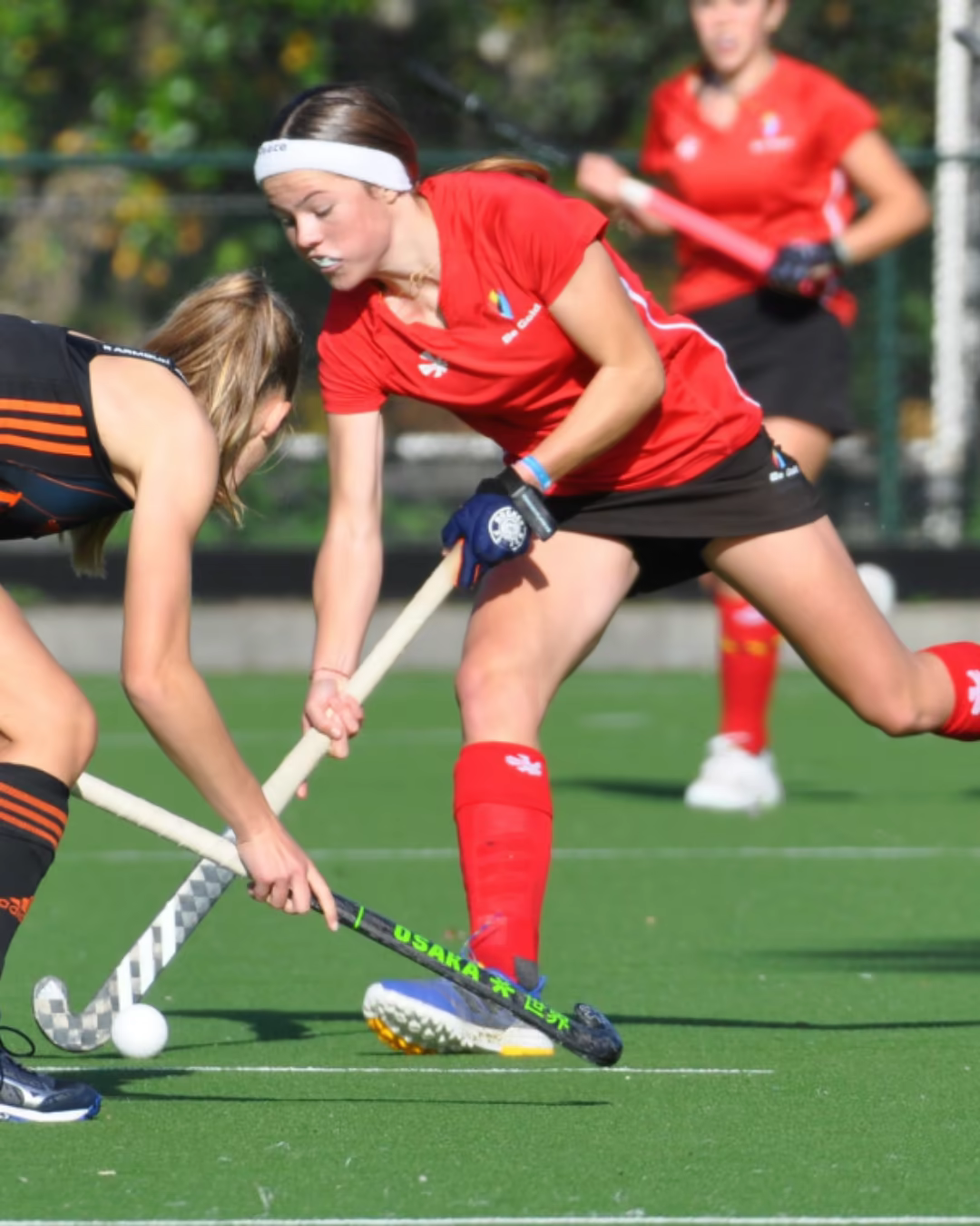 Aurelia Martin playing field hockey