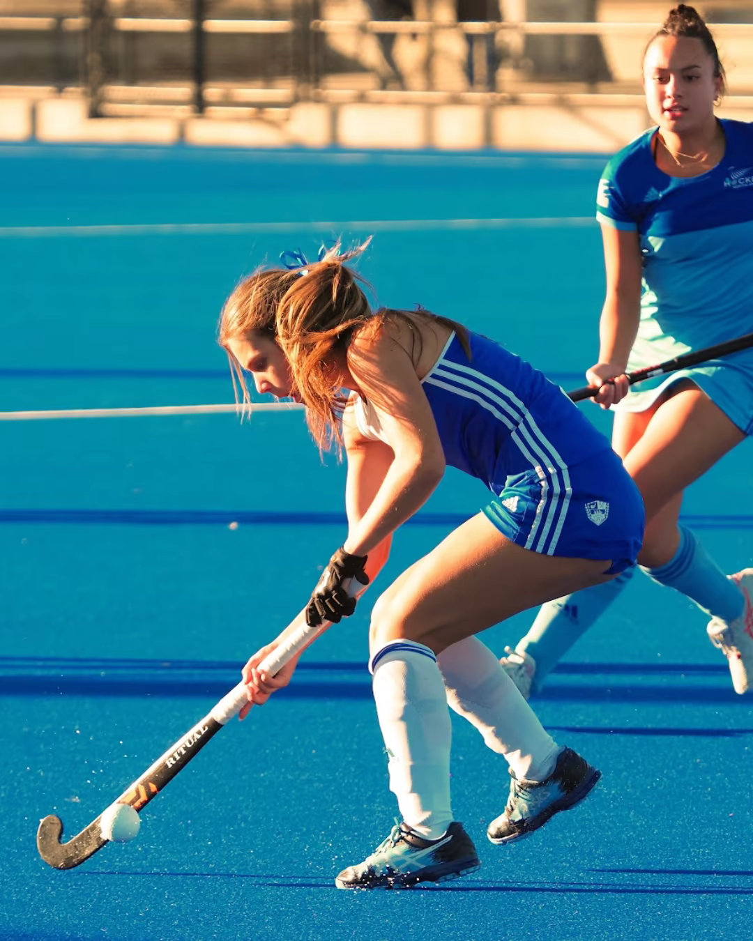 Emilia Goldsmith playing field hockey