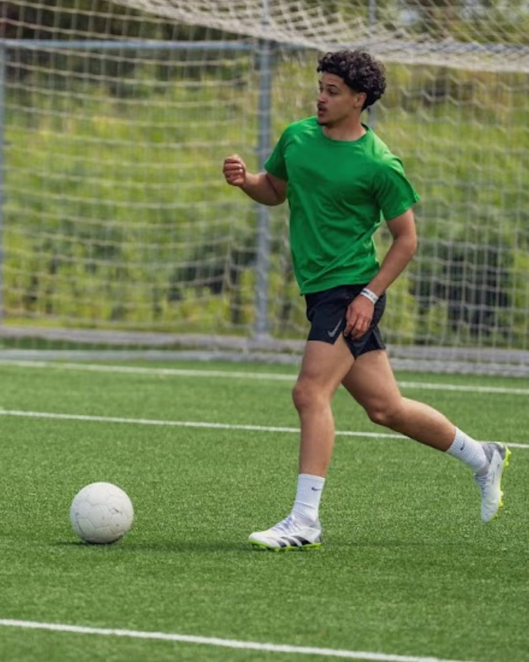 Yared Koning playing soccer