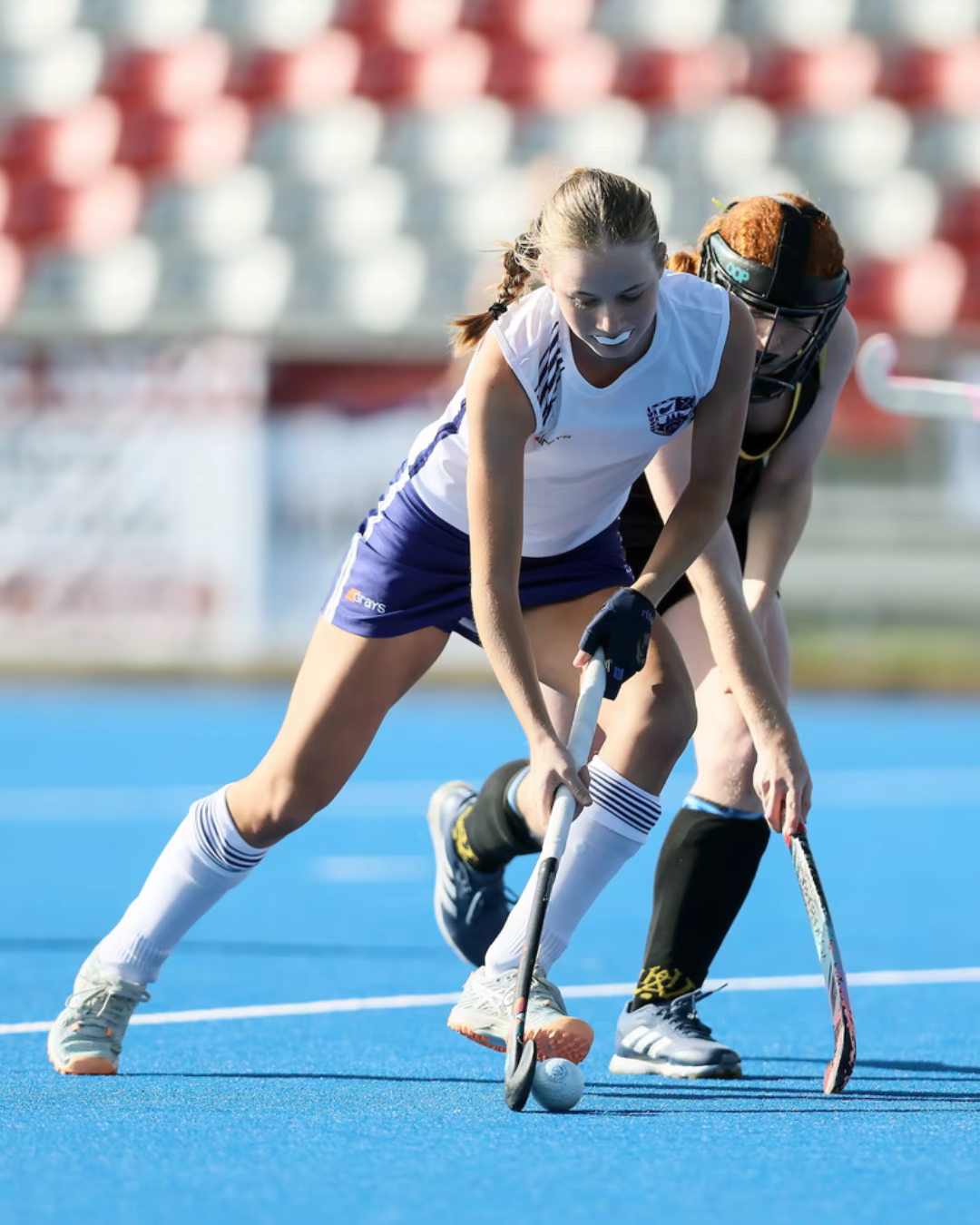 Olivia Lindon playing field hockey
