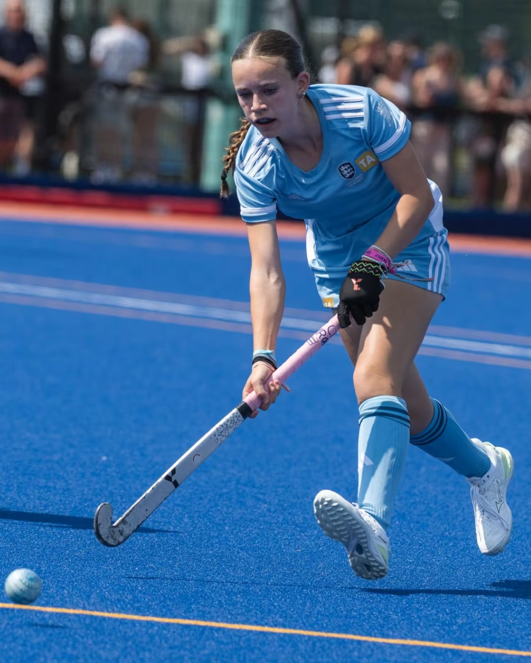 Julia Johnson playing field hockey