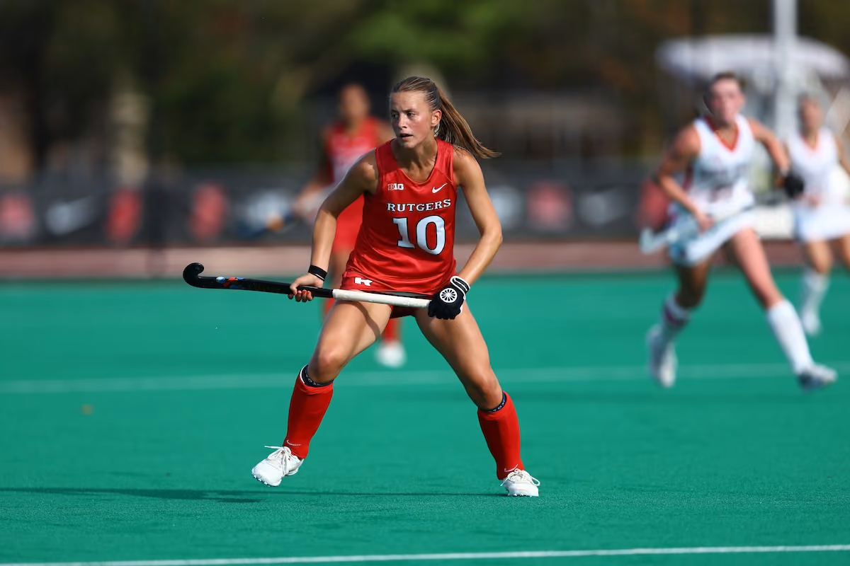 Olivia de Zwaan in action for Rutgers University