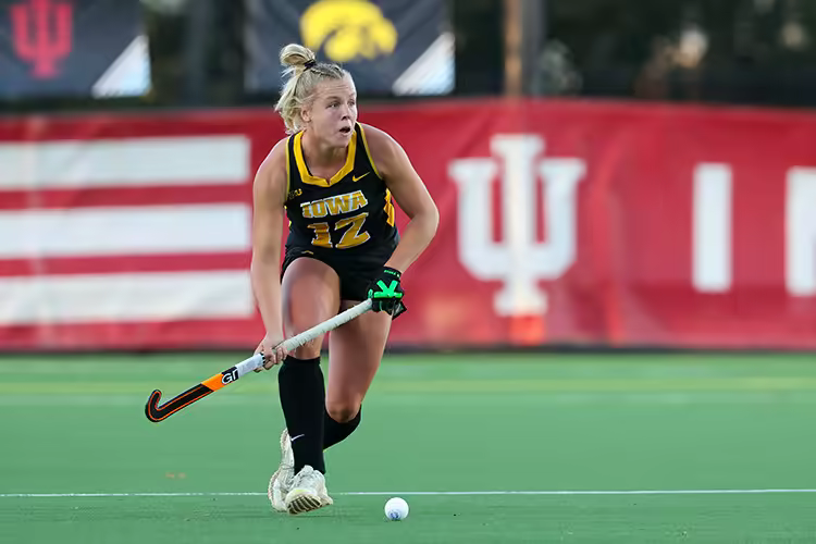 Milly Short playing college field hockey