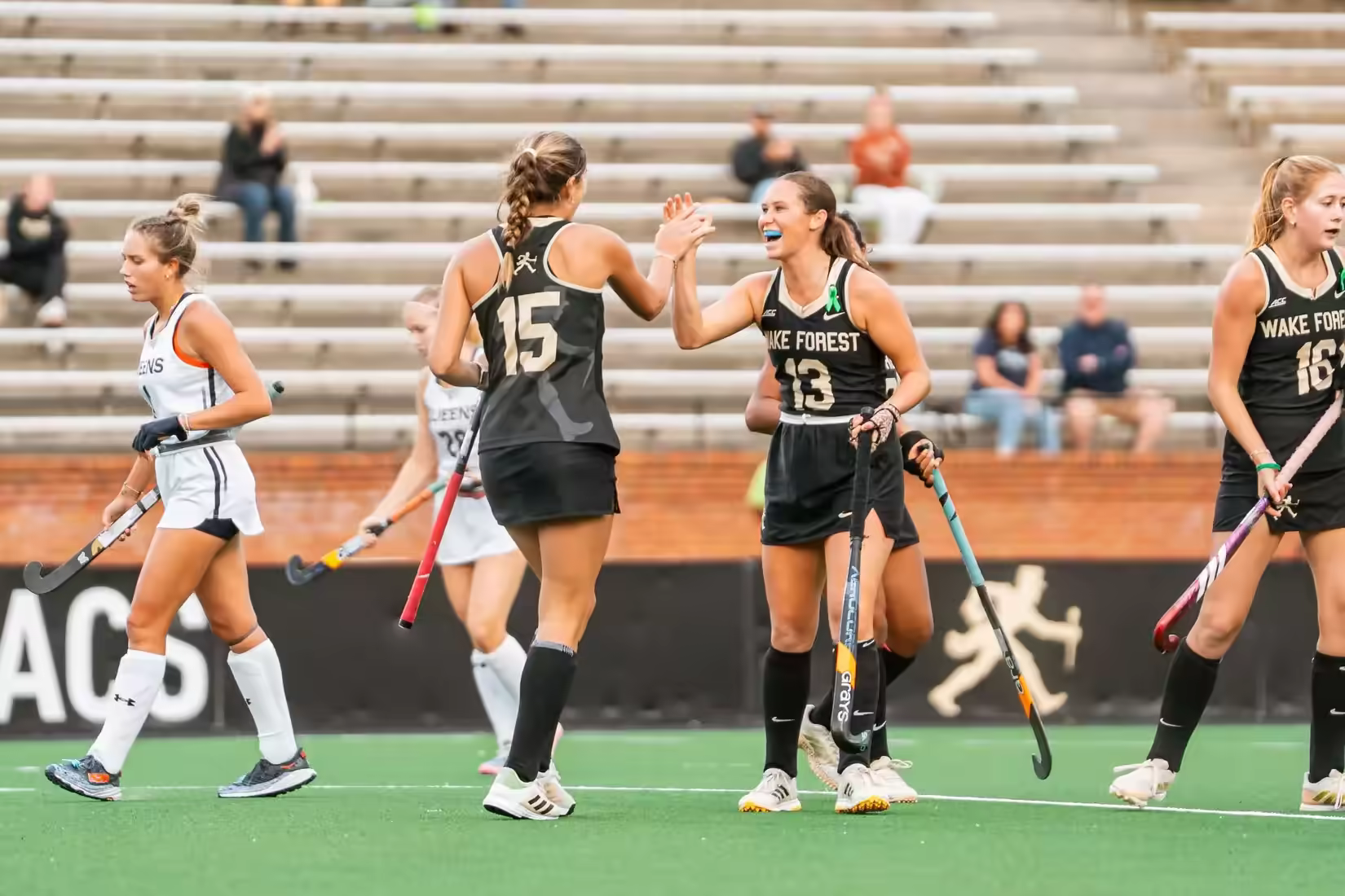 Lauren Storey speelt collegehockey voor Wake Forest University