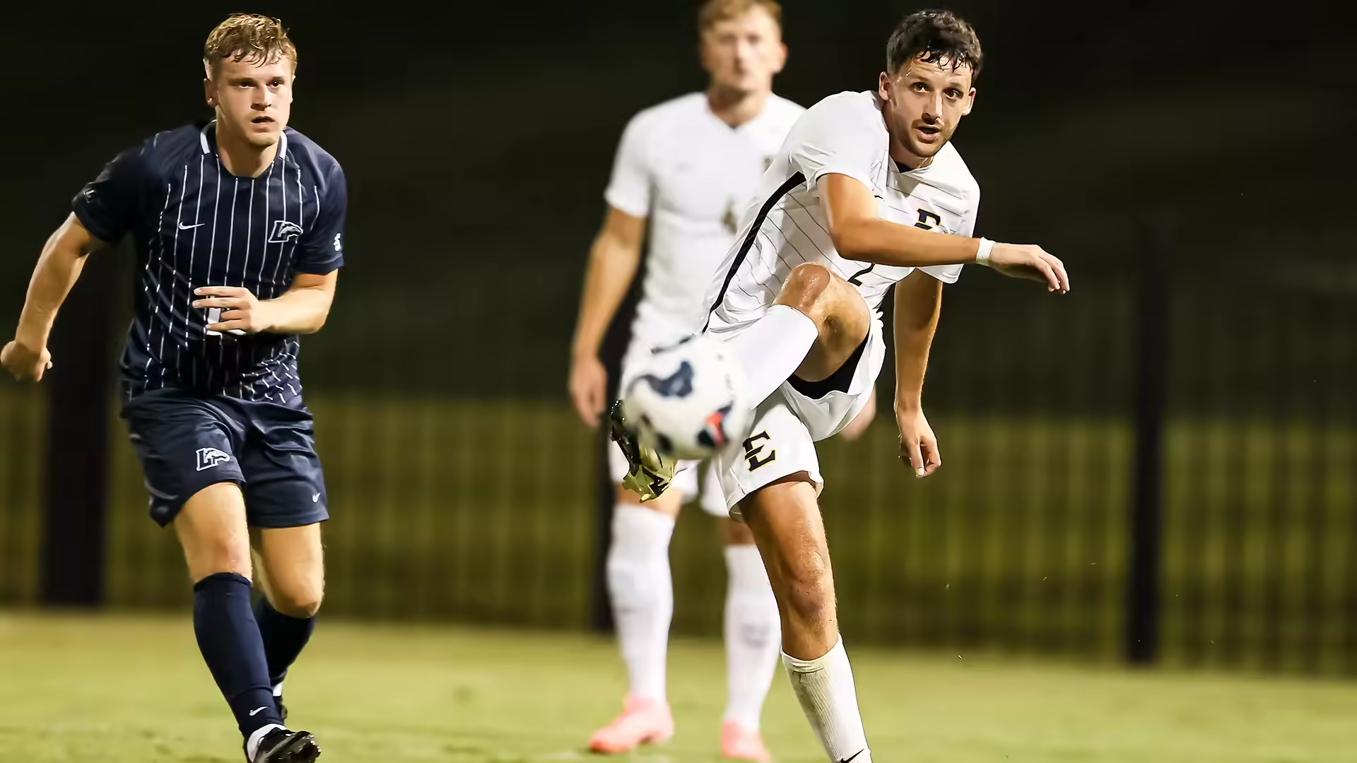 Dave Neijenhuis speelt collegevoetbal voor East Tennessee State University