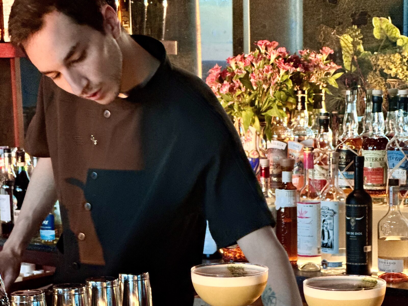 Bartender Razvan behind finished Matcha Martinis at the Bisoubisou bar