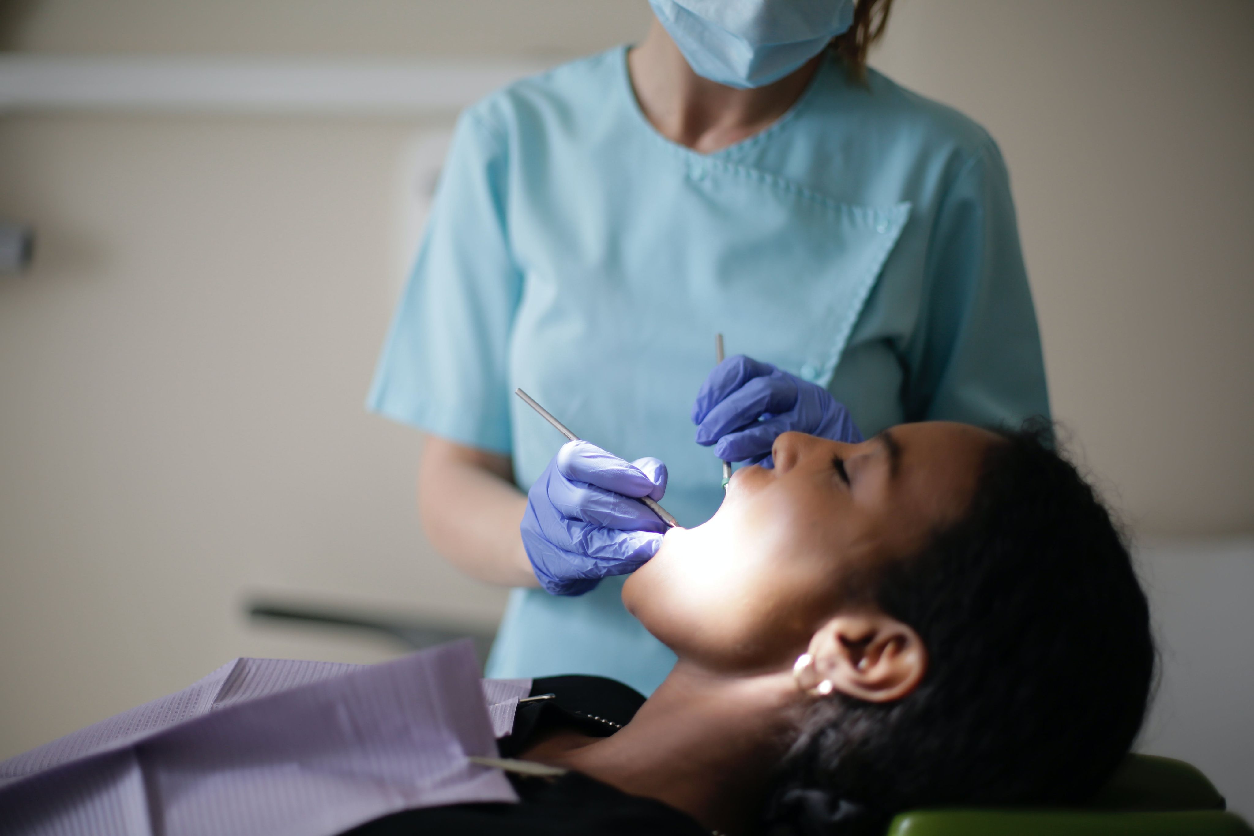 Dental care with Aurelia gloves