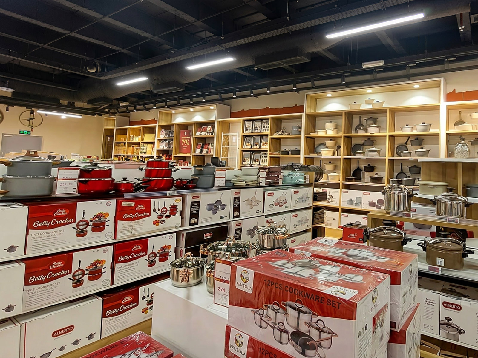 نايس: تجهيز قسم أدوات الطبخ