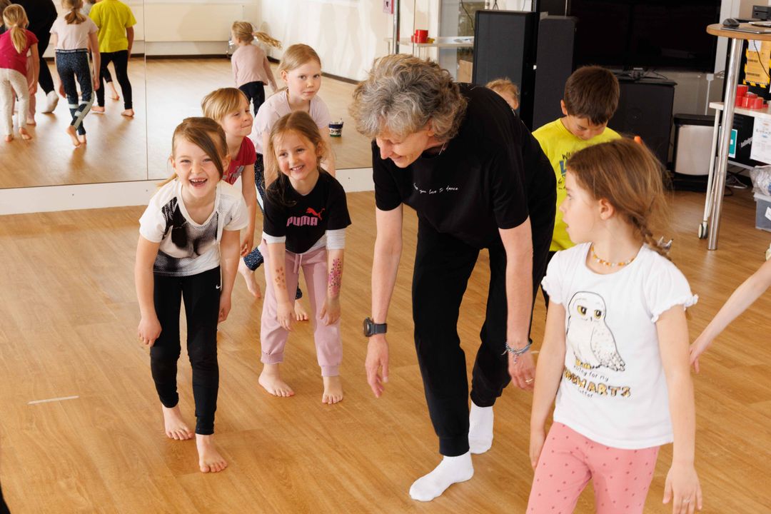 Kids beim Tanzen in der accademia balladyum