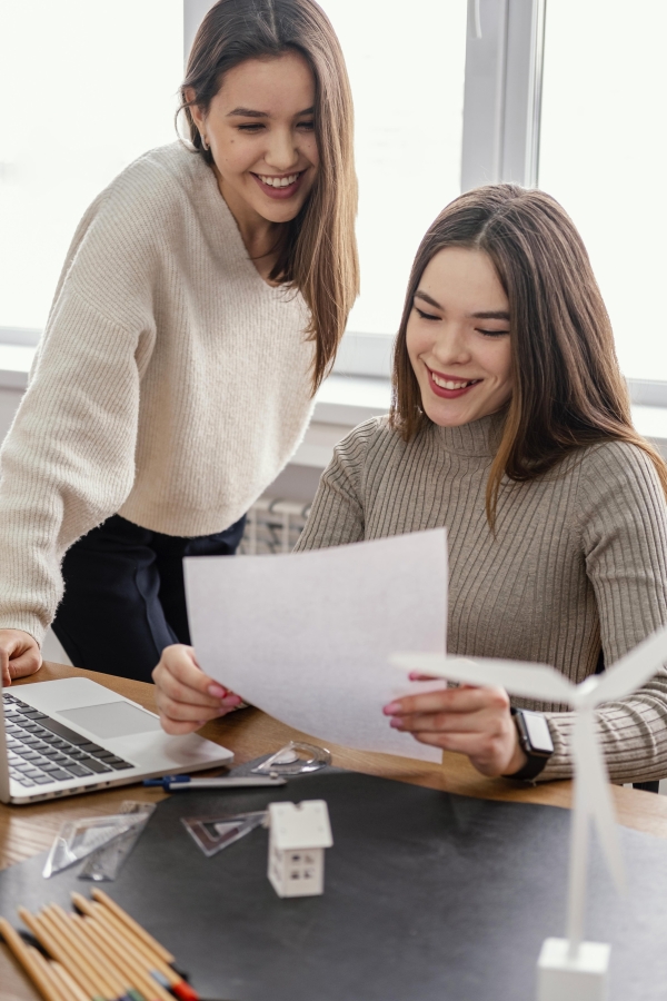 collaboratrice au travail, qualité de vie au travail, qvct,