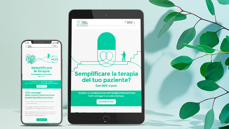 Smartphone e tablet mostrano una pagina web sul semplificare la terapia per i pazienti con farmaco DOC.