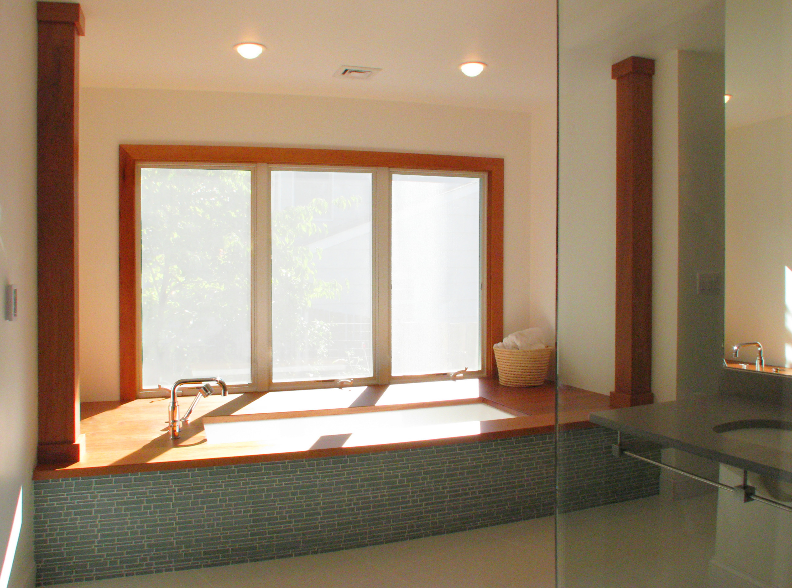 Primary bathroom soaking tub