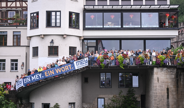 Zuschauer an der Neckarfront beim Mey Generalbau Triathlon