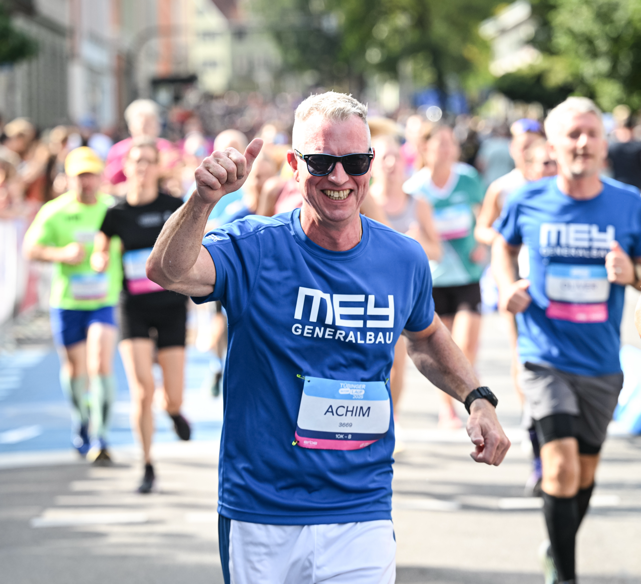 Läufer im Mey-Shirt beim ERBE-Lauf Tübingen