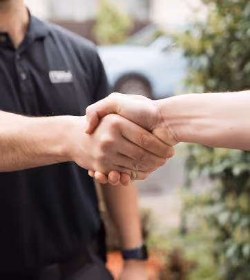 Handschlag zur Auftragsvergabe