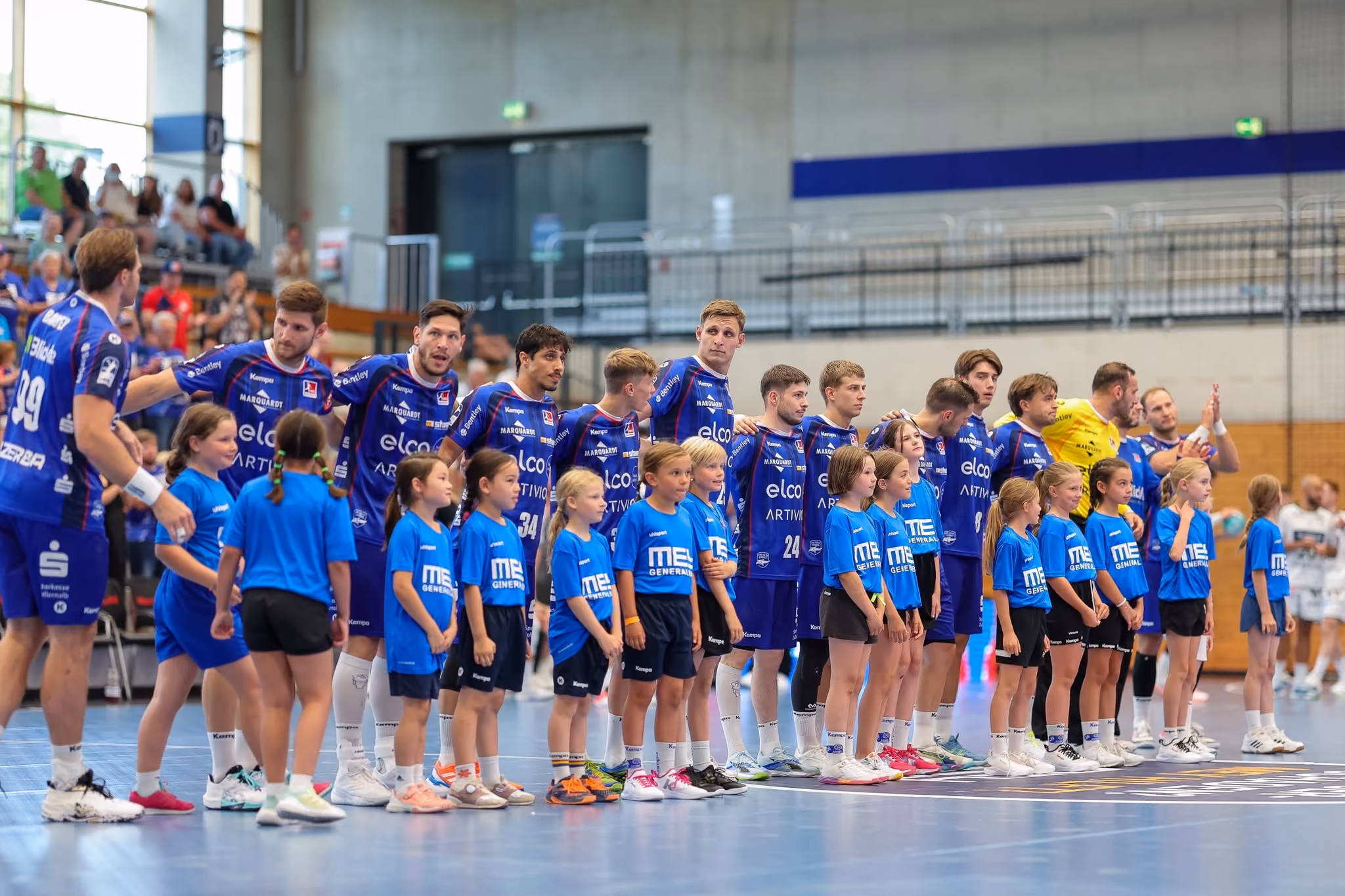 Nachwuchs-Handballteams in der Mey Generalbau Arena