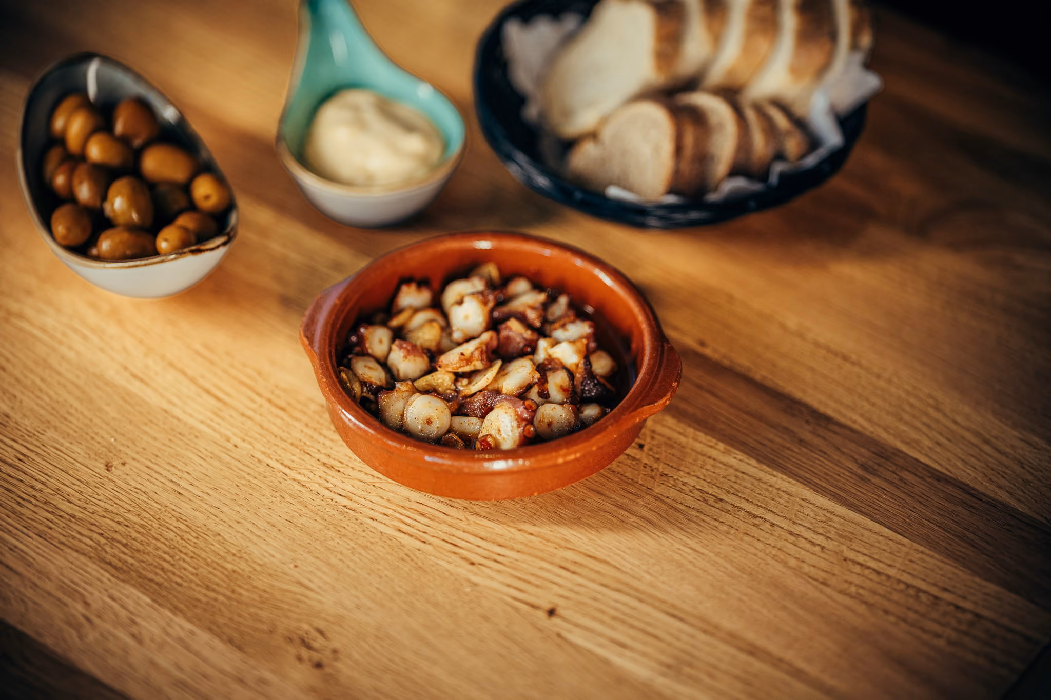 Tintenfisch in Knoblauchöl und Chili — Pulpo a la Gallega