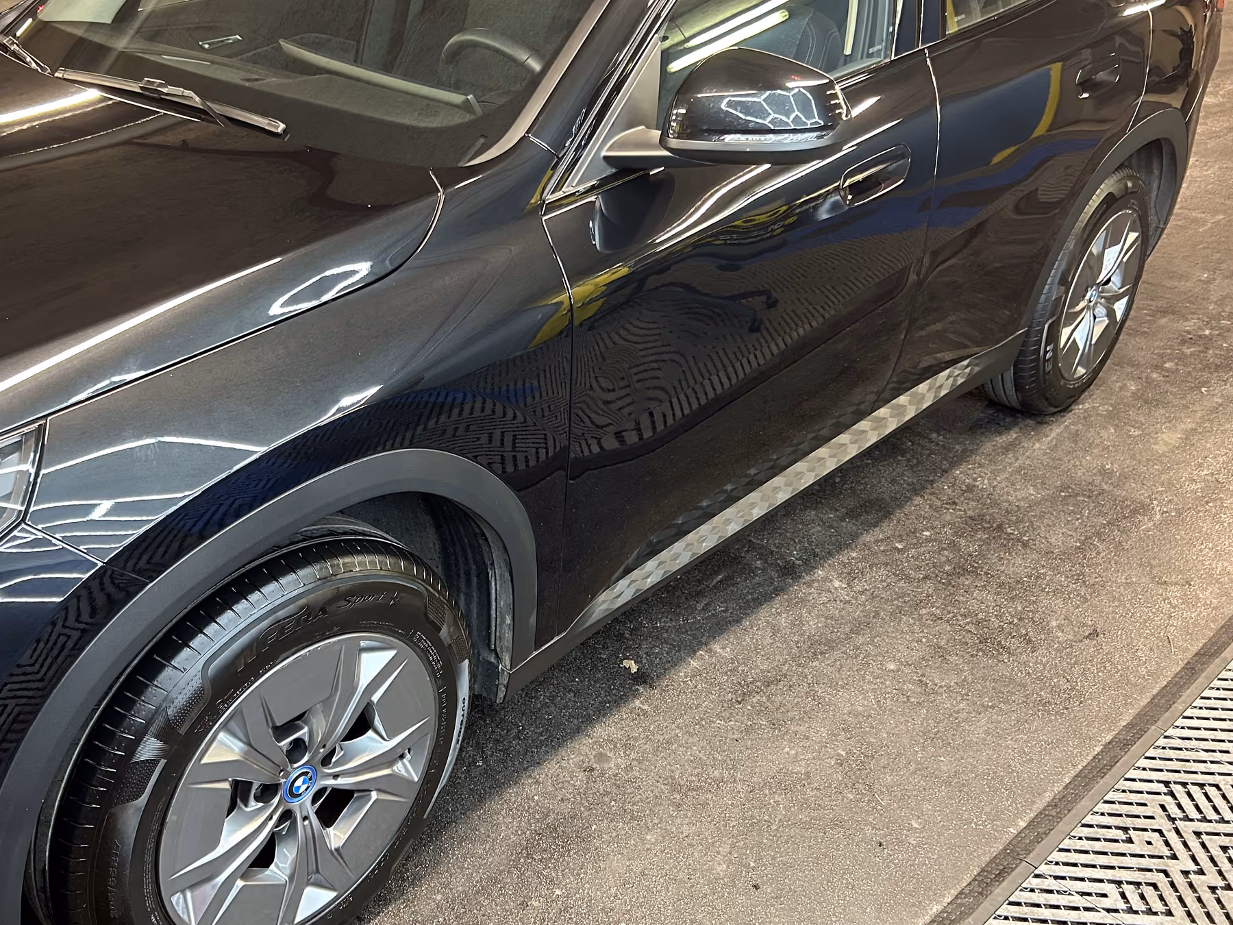Carrosserie BMW brillante après lavage auto à la main, Bingo'z Paris 15