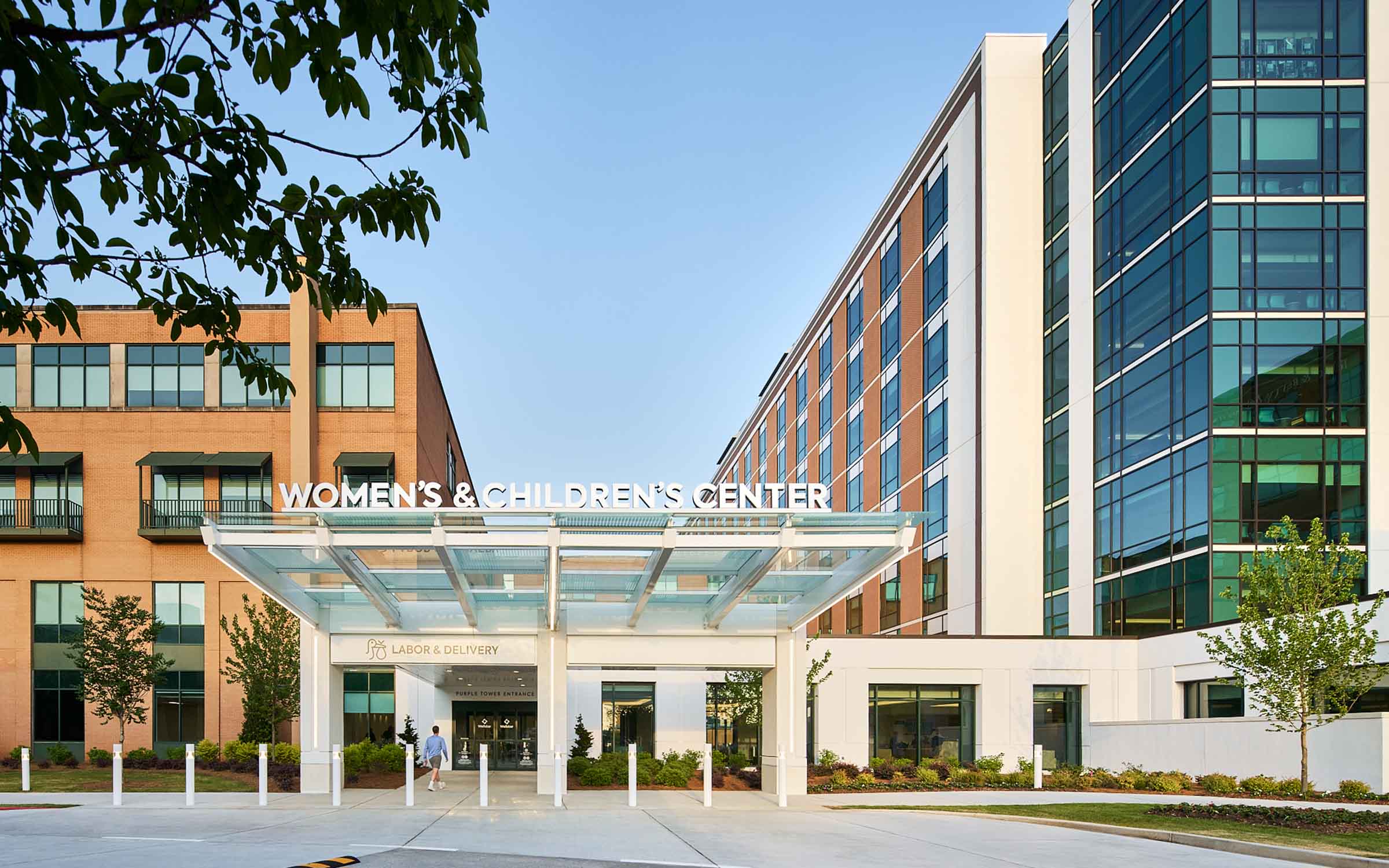 HKS Wellstar project photo exterior of Wellstar Women's & Children's medical building