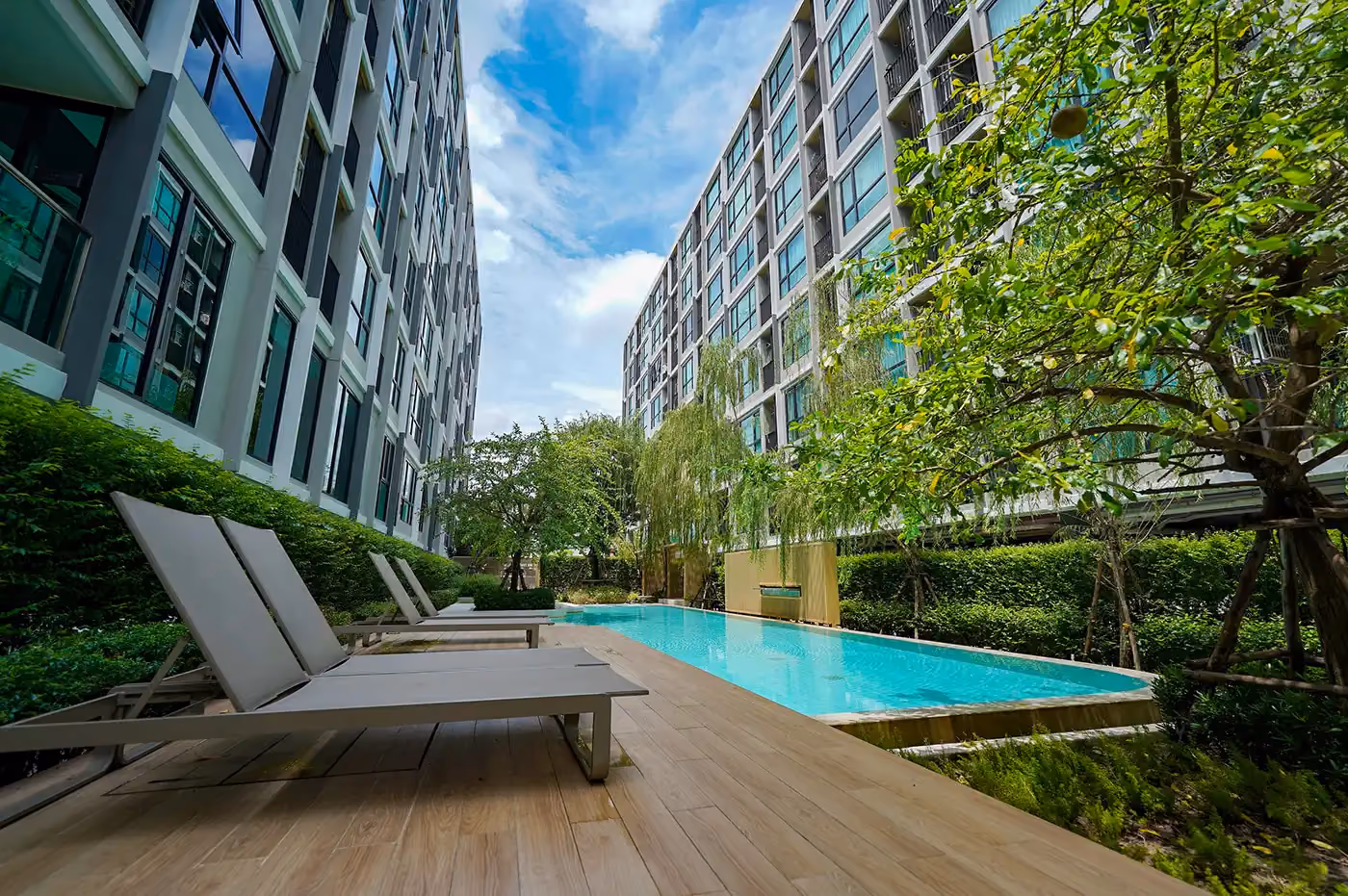 Atmoz Ratchada Huaikwang Swimming Pool 1