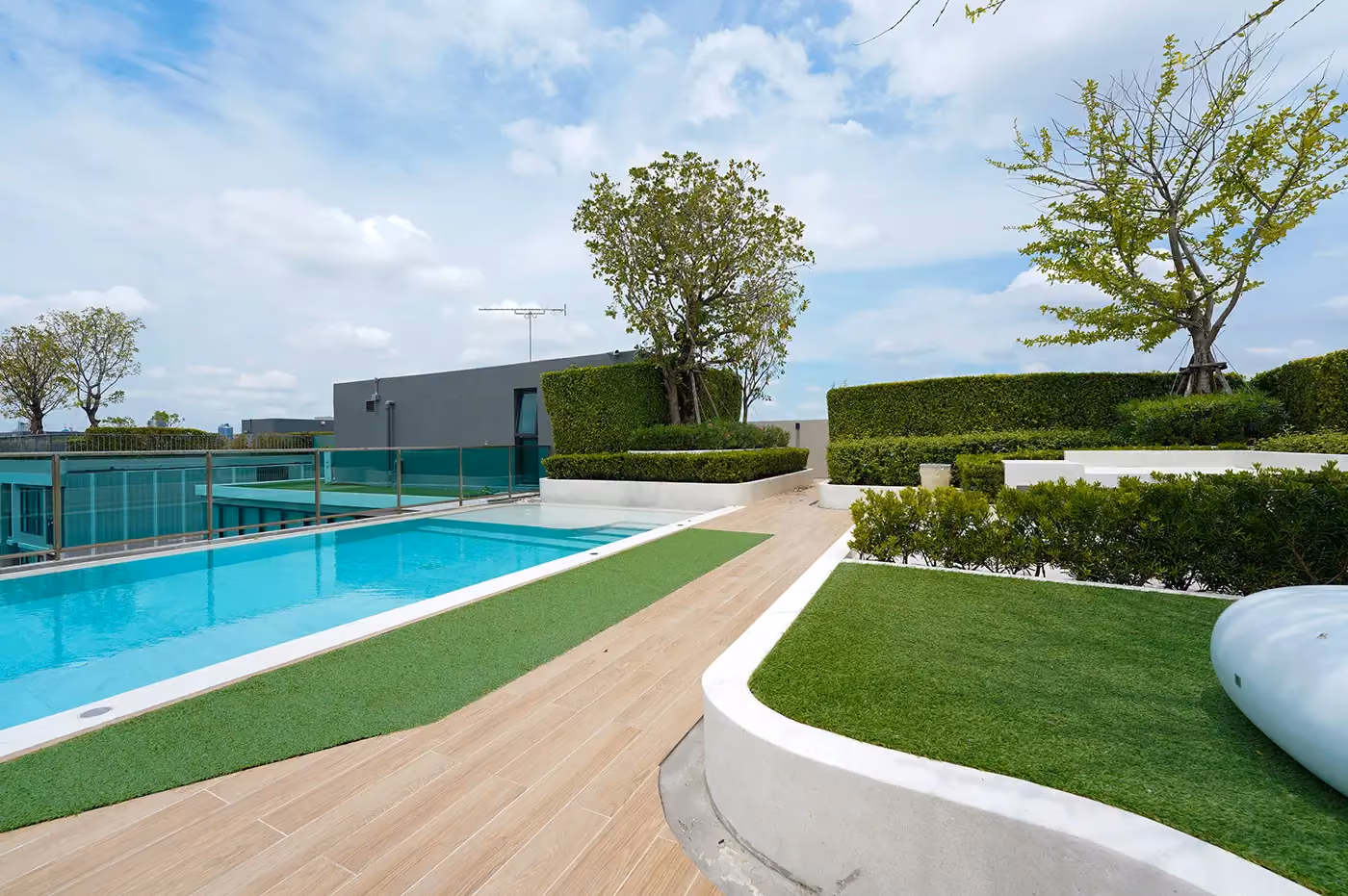 Atmoz Ratchada Huaikwang Swimming Pool 8