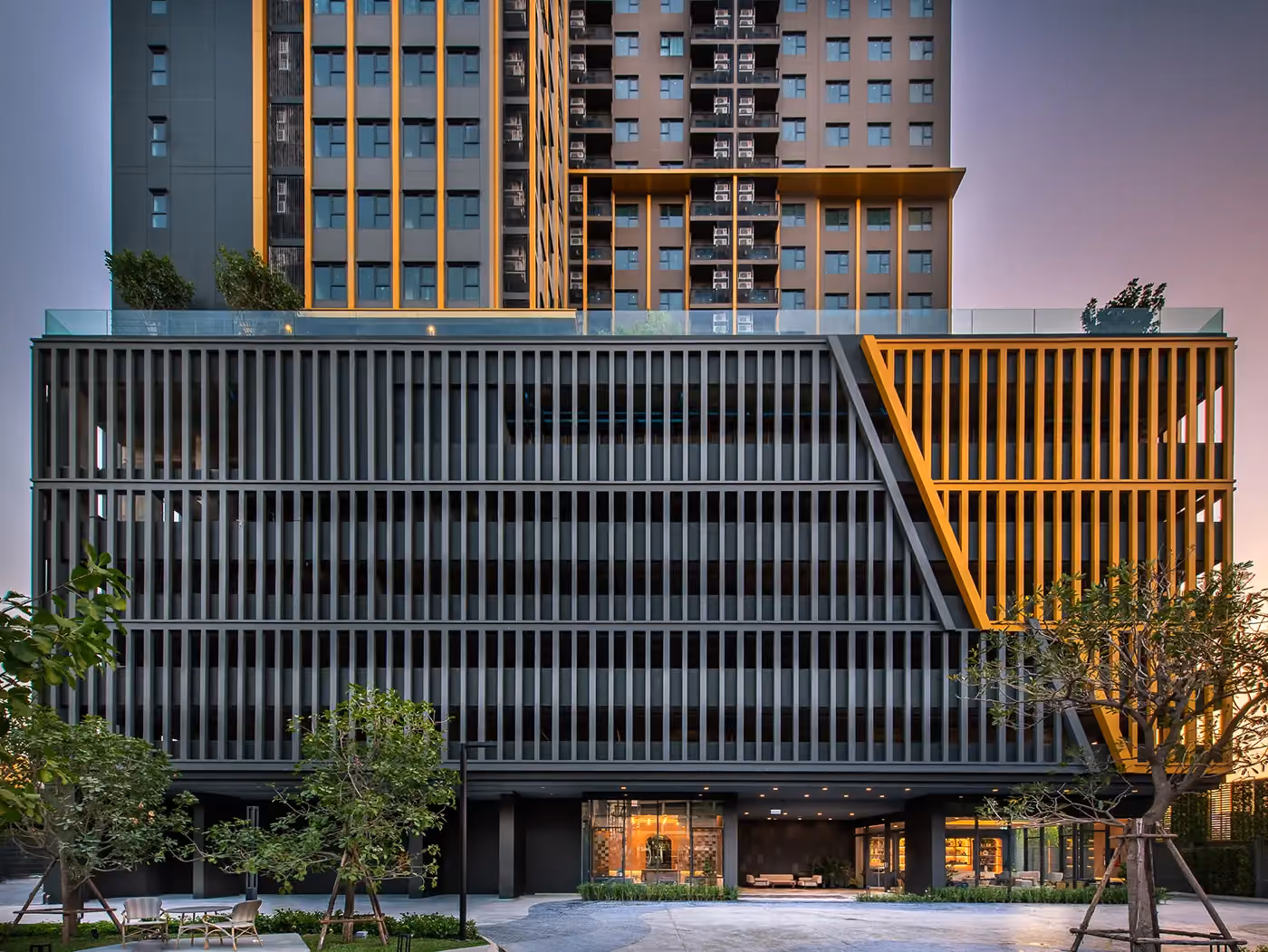 The Base Phetchaburi Thonglor Exterior
