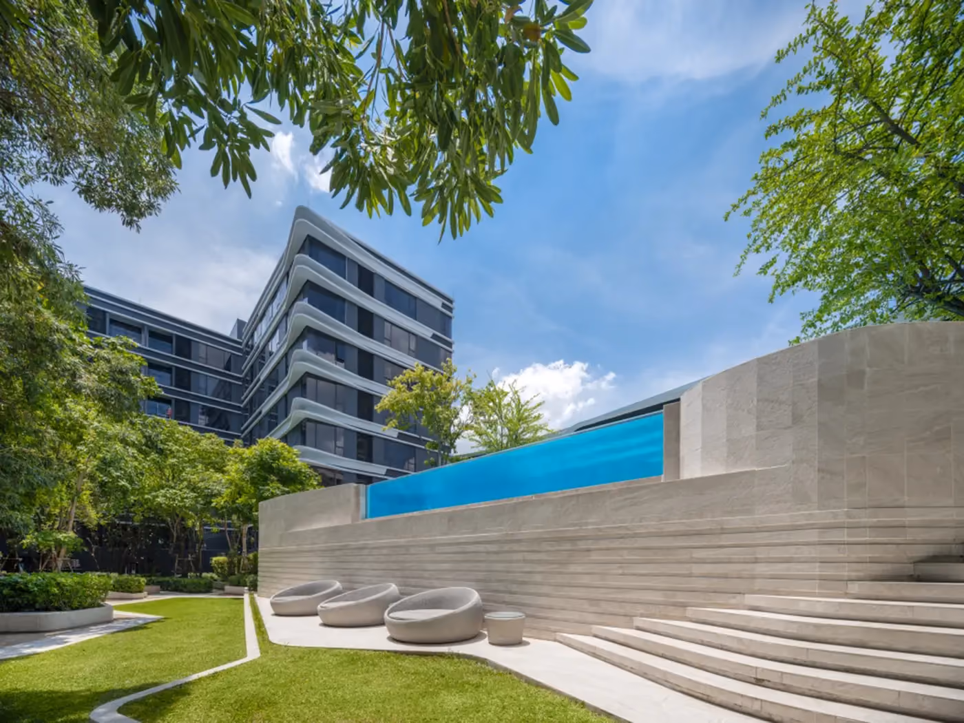 Ideo Mobi Sukhumvit 40 Pool 17