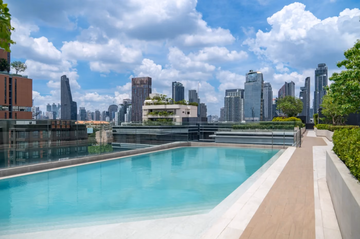 Ideo Mobi Sukhumvit 40 Pool 14