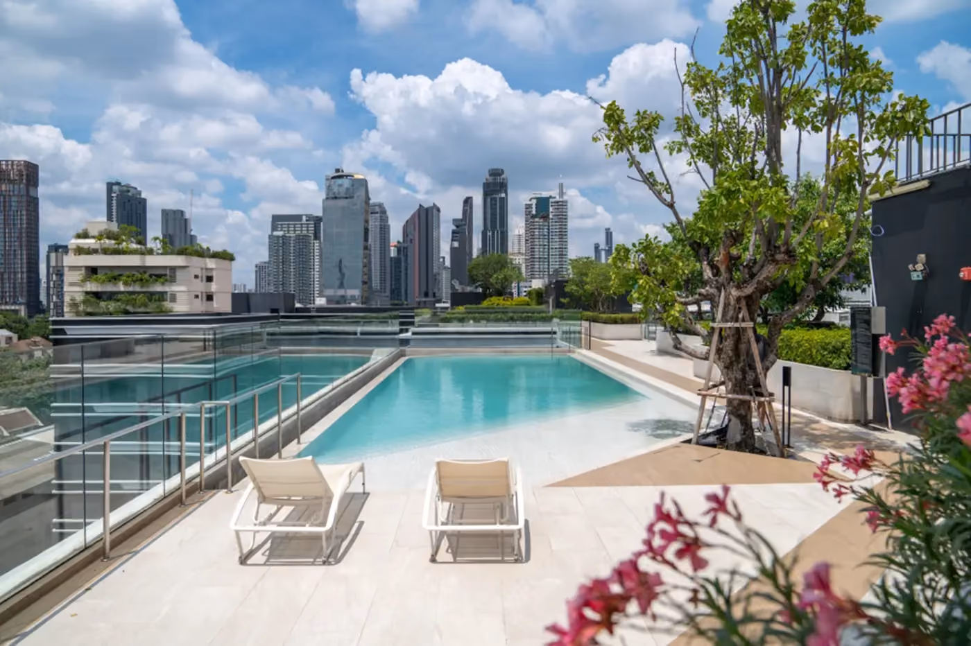 Ideo Mobi Sukhumvit 40 Pool 6