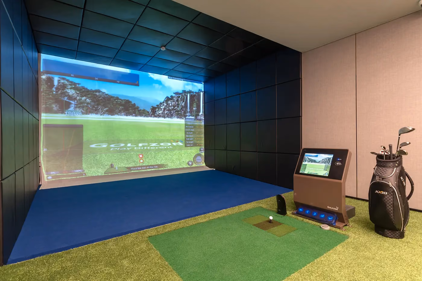Ideo Q Sukhumvit 36 Golf Simulator 2