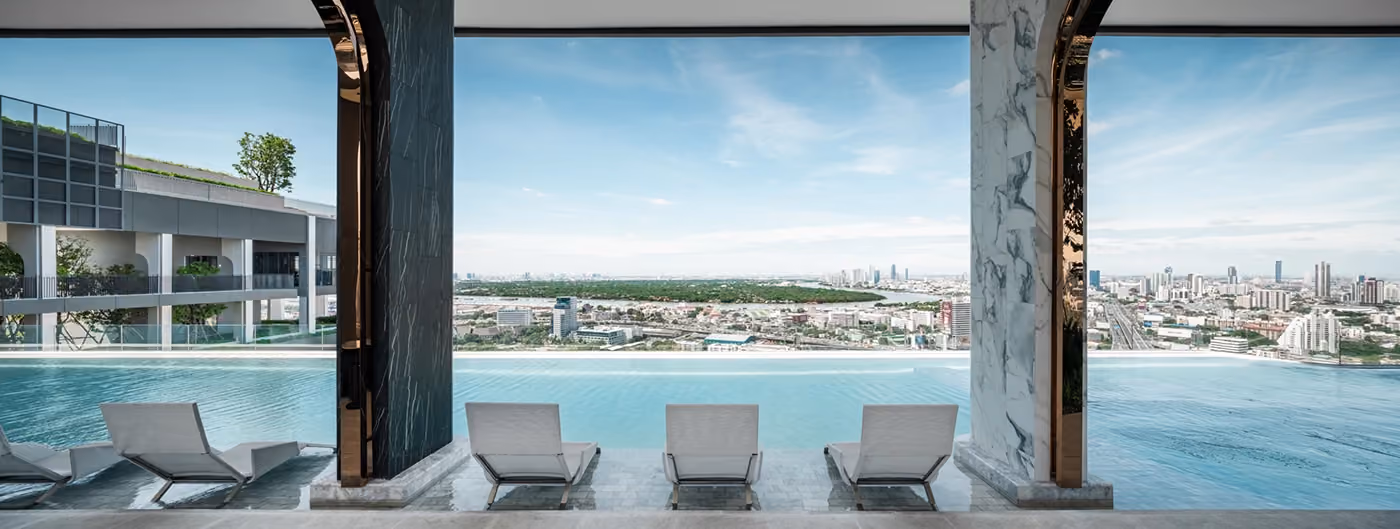 Life Rama 4 Asoke Swimming Pool and Jacuzzi Pool 2