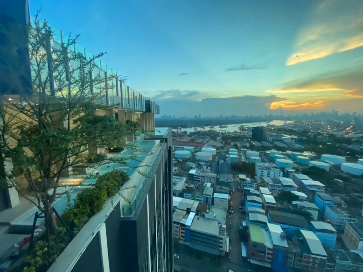 Modiz Sukhumvit 50 Exterior 3