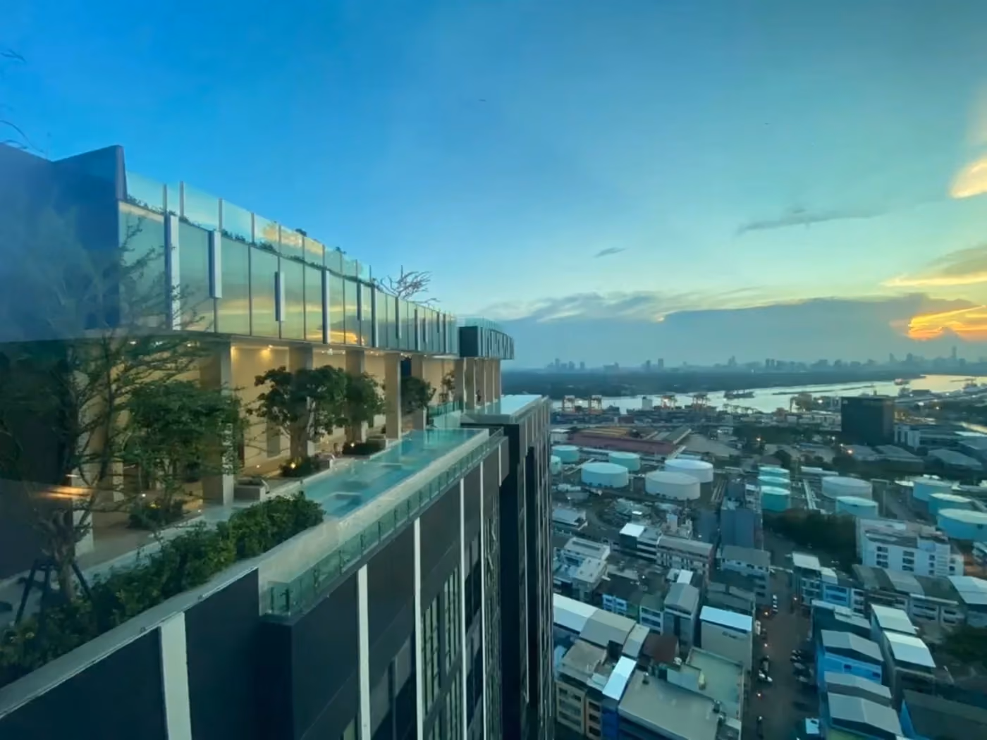 Modiz Sukhumvit 50 Exterior 1