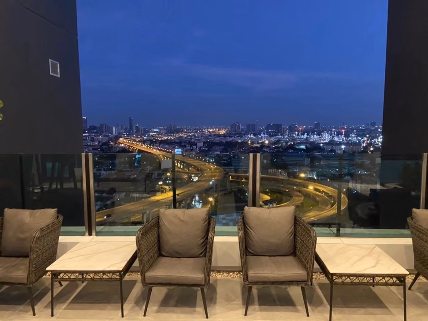 Modiz Sukhumvit 50 Swimming Pool 6