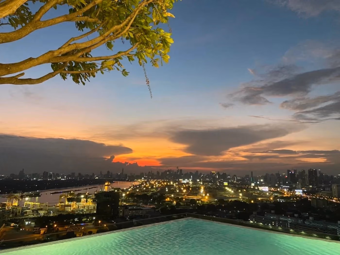 Modiz Sukhumvit 50 Swimming Pool 7