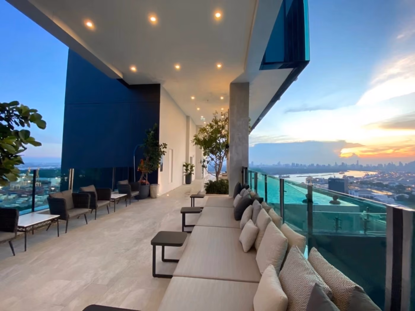Modiz Sukhumvit 50 Swimming Pool 5