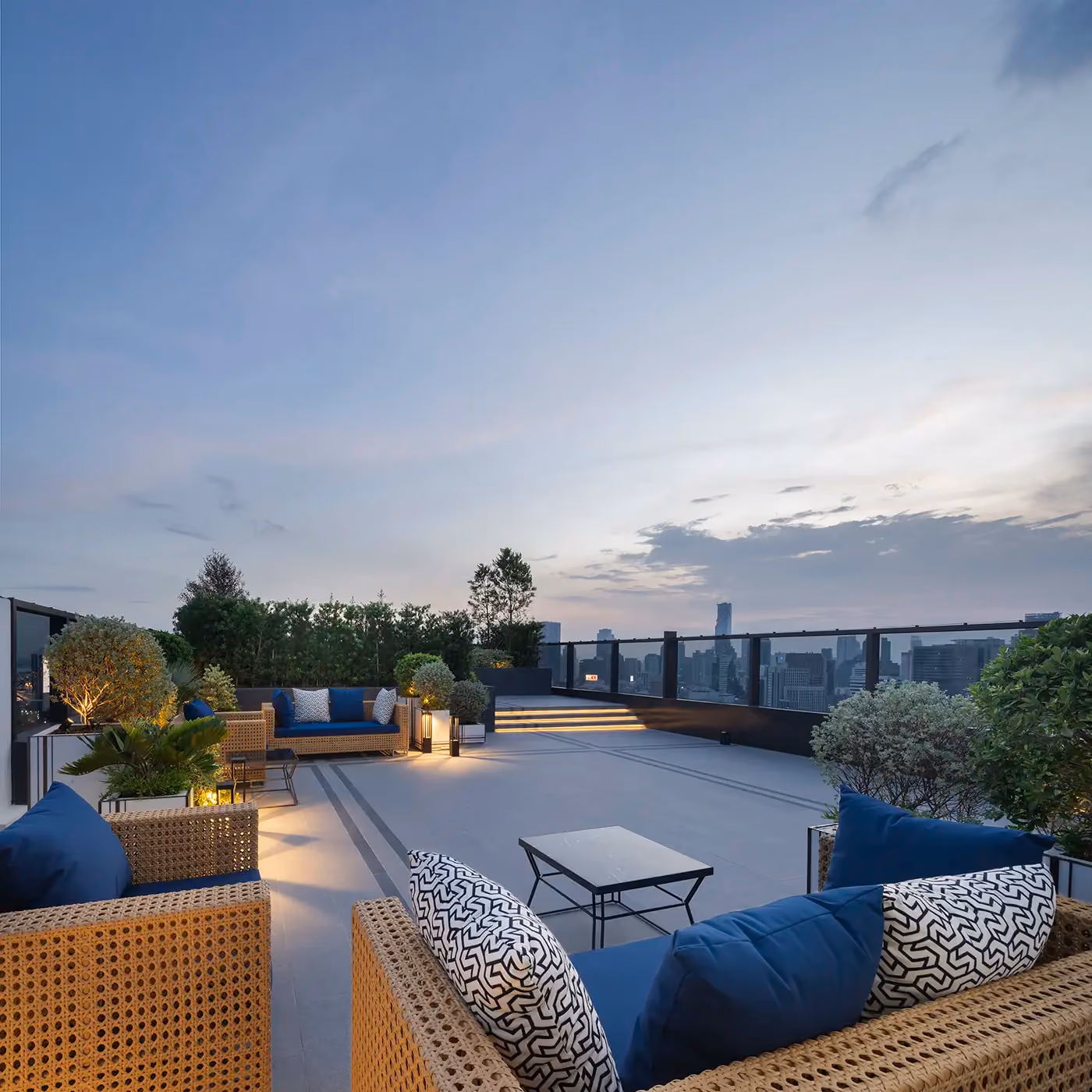 Muniq Langsuan Sky Deck 3