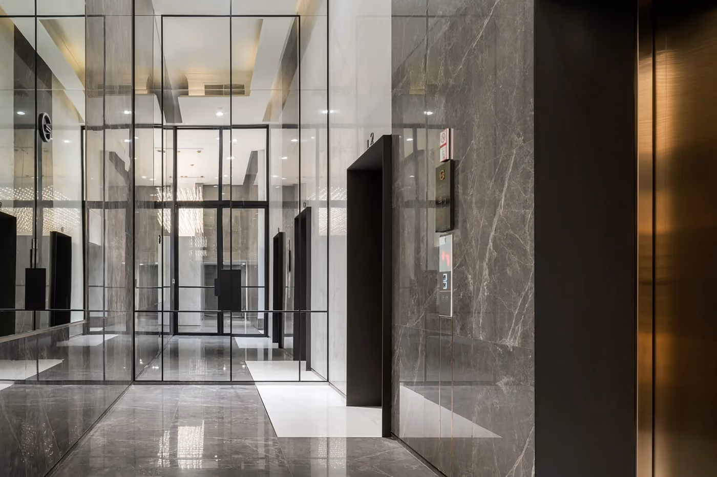 Muniq Sukhumvit 23 Lift